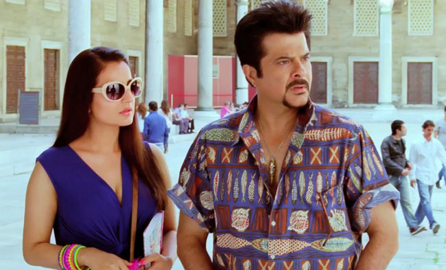 'रेस 2' में दीपिका, सैफ और जॉन का धमाल | दीपिका के जलवे