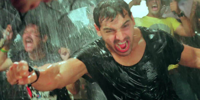 'रेस 2' में दीपिका, सैफ और जॉन का धमाल | दीपिका के जलवे