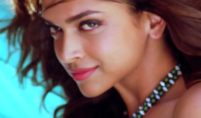 'रेस 2' में दीपिका, सैफ और जॉन का धमाल | दीपिका के जलवे