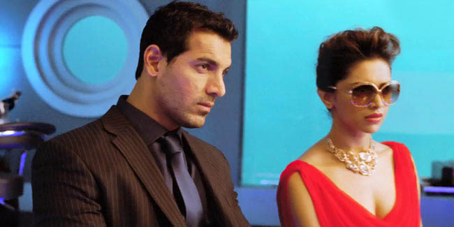 'रेस 2' में दीपिका, सैफ और जॉन का धमाल | दीपिका के जलवे