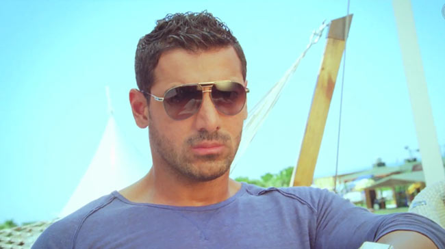 'रेस 2' में दीपिका, सैफ और जॉन का धमाल | दीपिका के जलवे