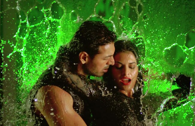 'रेस 2' में दीपिका, सैफ और जॉन का धमाल | दीपिका के जलवे