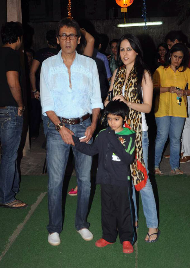 'सन ऑफ...' की स्क्रीनिंग पर युवी-भज्जी की मस्ती  | फर्स्ट लुक