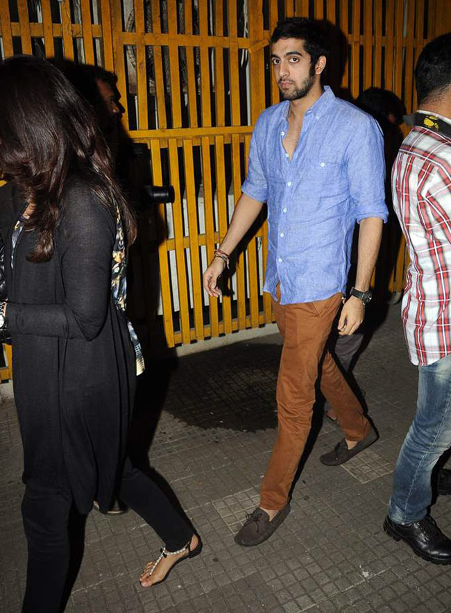 'सन ऑफ...' की स्क्रीनिंग पर युवी-भज्जी की मस्ती  | फर्स्ट लुक