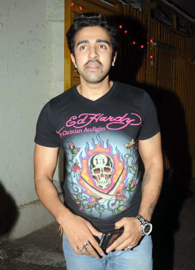 'सन ऑफ...' की स्क्रीनिंग पर युवी-भज्जी की मस्ती  | फर्स्ट लुक