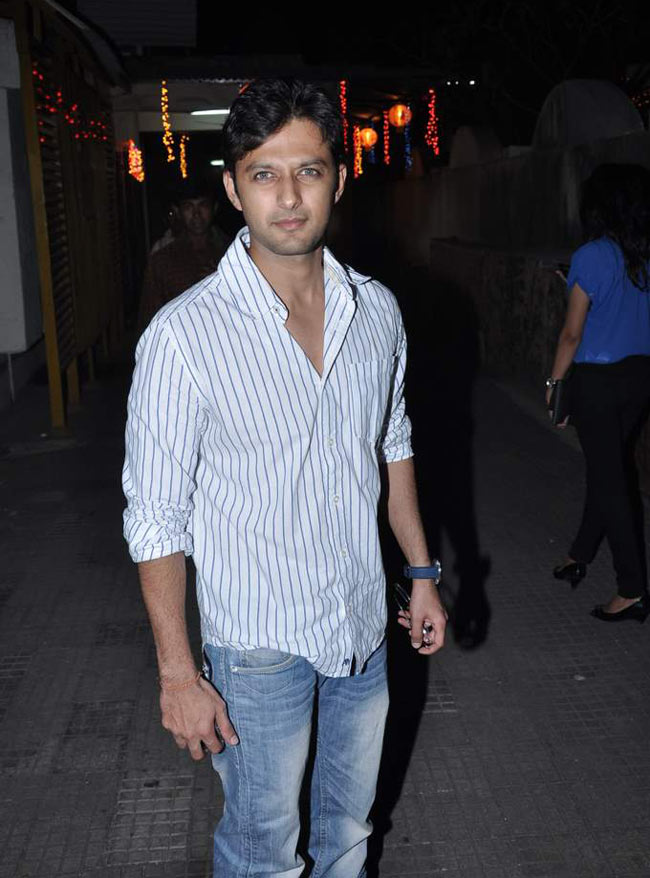 'सन ऑफ...' की स्क्रीनिंग पर युवी-भज्जी की मस्ती  | फर्स्ट लुक