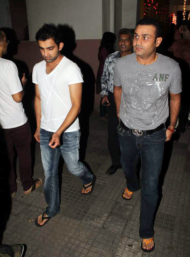 'सन ऑफ...' की स्क्रीनिंग पर युवी-भज्जी की मस्ती  | फर्स्ट लुक