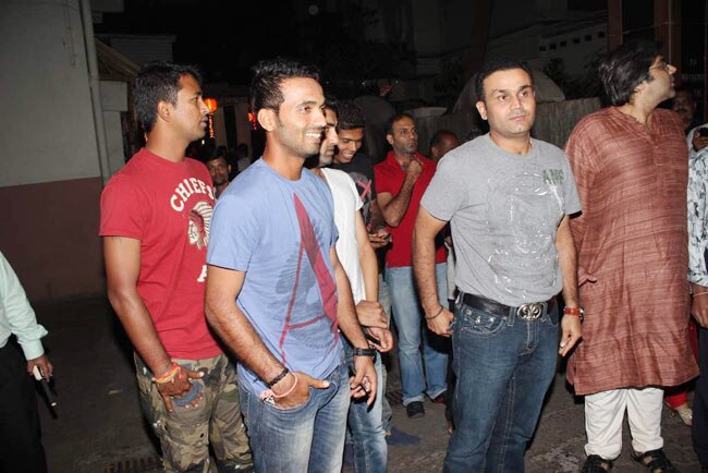 'सन ऑफ...' की स्क्रीनिंग पर युवी-भज्जी की मस्ती  | फर्स्ट लुक