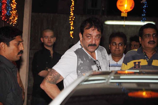 'सन ऑफ...' की स्क्रीनिंग पर युवी-भज्जी की मस्ती  | फर्स्ट लुक