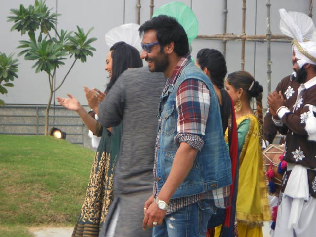 प्रमोशन में जुटी 'सन ऑफ सरदार' की टीम | फर्स्ट लुक