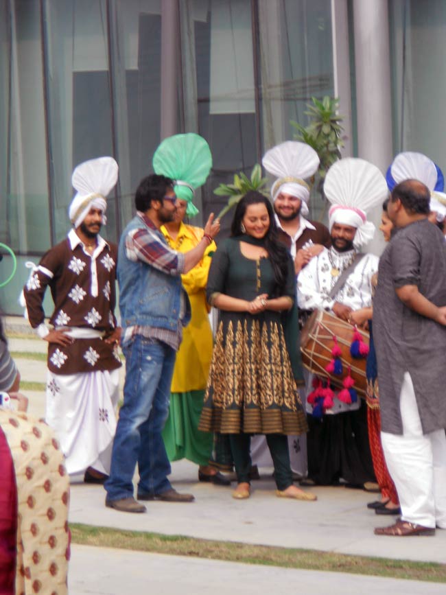 प्रमोशन में जुटी 'सन ऑफ सरदार' की टीम | फर्स्ट लुक