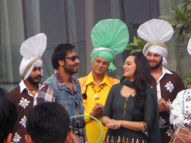 प्रमोशन में जुटी 'सन ऑफ सरदार' की टीम | फर्स्ट लुक