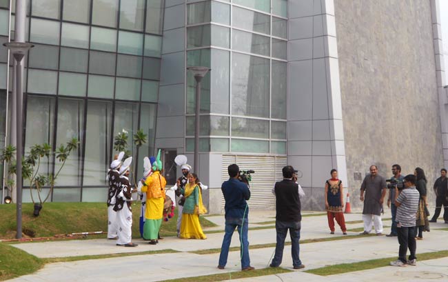 प्रमोशन में जुटी 'सन ऑफ सरदार' की टीम | फर्स्ट लुक