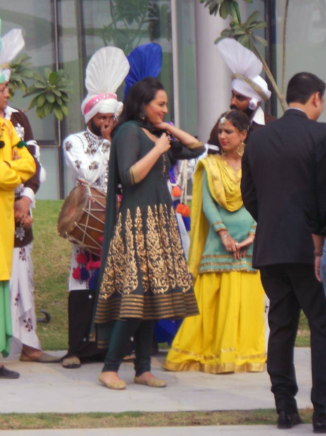 प्रमोशन में जुटी 'सन ऑफ सरदार' की टीम | फर्स्ट लुक