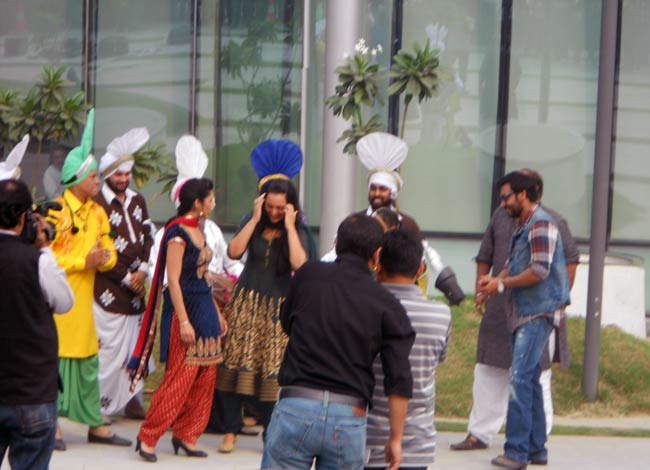 प्रमोशन में जुटी 'सन ऑफ सरदार' की टीम | फर्स्ट लुक