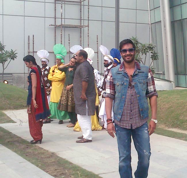 प्रमोशन में जुटी 'सन ऑफ सरदार' की टीम | फर्स्ट लुक