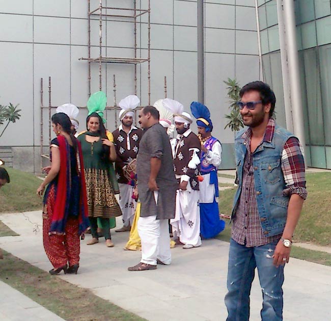 प्रमोशन में जुटी 'सन ऑफ सरदार' की टीम | फर्स्ट लुक