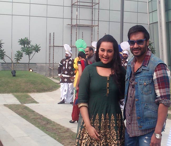 प्रमोशन में जुटी 'सन ऑफ सरदार' की टीम | फर्स्ट लुक