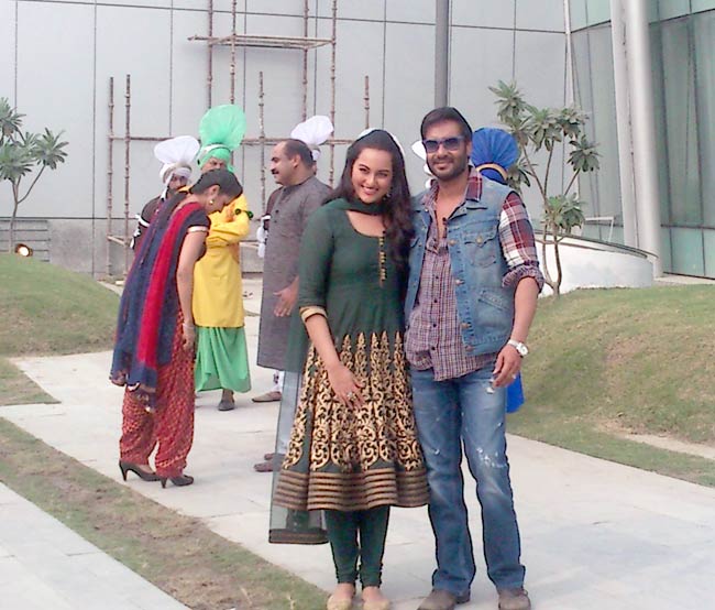 प्रमोशन में जुटी 'सन ऑफ सरदार' की टीम | फर्स्ट लुक