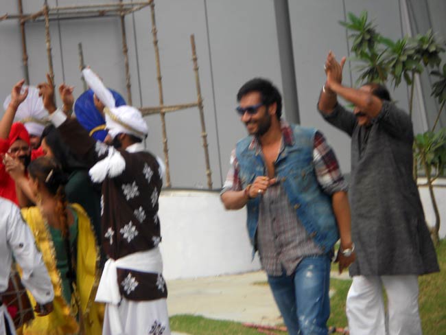 प्रमोशन में जुटी 'सन ऑफ सरदार' की टीम | फर्स्ट लुक