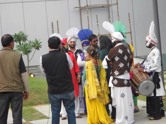 प्रमोशन में जुटी 'सन ऑफ सरदार' की टीम | फर्स्ट लुक