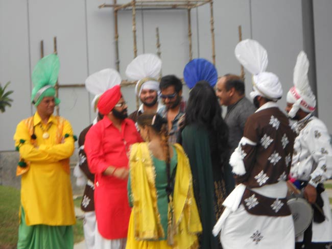 प्रमोशन में जुटी 'सन ऑफ सरदार' की टीम | फर्स्ट लुक