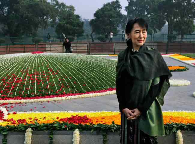 16 नवंबर 2012: तस्वीरों में दिनभर की बड़ी खबरें | पढ़ें