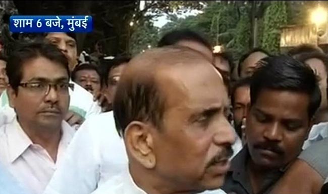 देखें कौन-कौन पहुंचा बाल ठाकरे से मिलने | तस्वीरों में ठाकरे