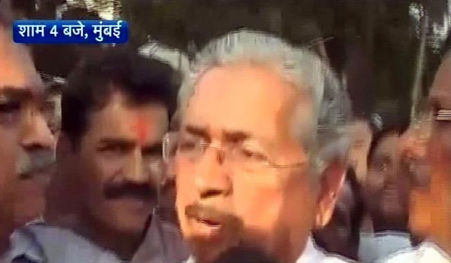 देखें कौन-कौन पहुंचा बाल ठाकरे से मिलने | तस्वीरों में ठाकरे