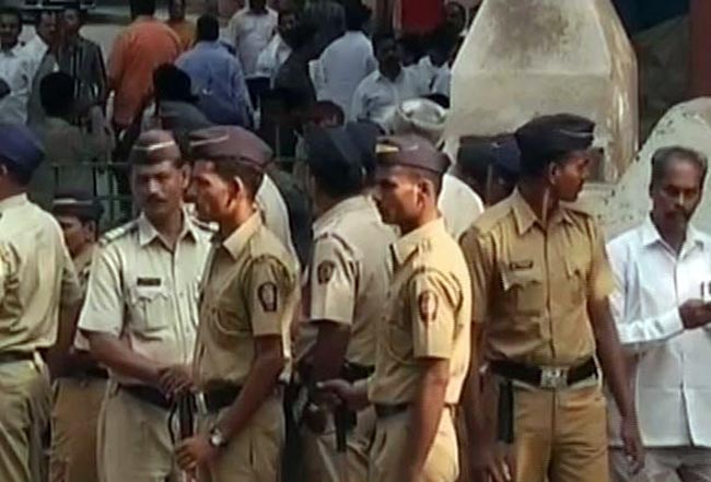 देखें कौन-कौन पहुंचा बाल ठाकरे से मिलने | तस्वीरों में ठाकरे