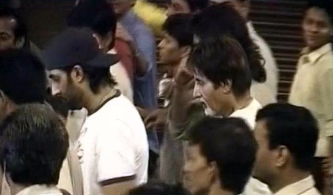 देखें कौन-कौन पहुंचा बाल ठाकरे से मिलने | तस्वीरों में ठाकरे