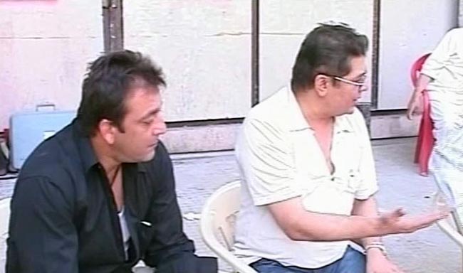 देखें कौन-कौन पहुंचा बाल ठाकरे से मिलने | तस्वीरों में ठाकरे