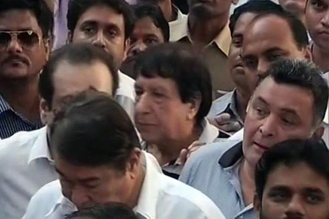 देखें कौन-कौन पहुंचा बाल ठाकरे से मिलने | तस्वीरों में ठाकरे