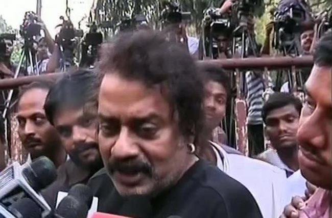 देखें कौन-कौन पहुंचा बाल ठाकरे से मिलने | तस्वीरों में ठाकरे