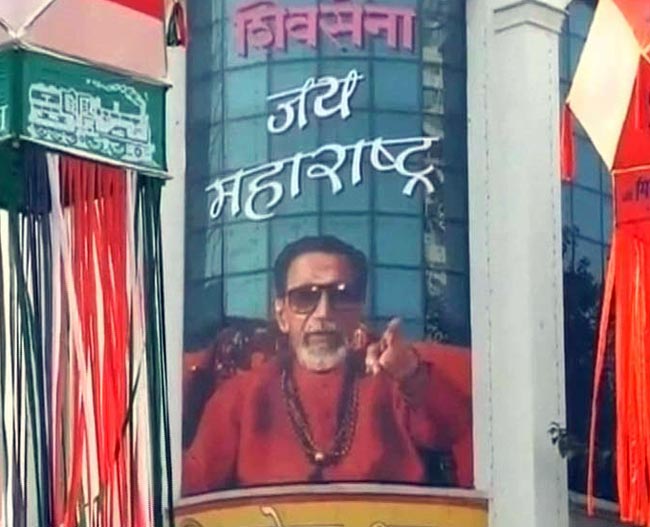 देखें कौन-कौन पहुंचा बाल ठाकरे से मिलने | तस्वीरों में ठाकरे