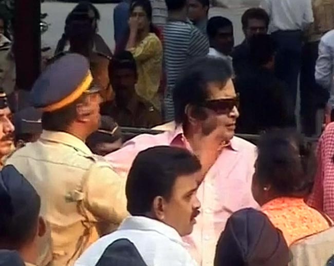 देखें कौन-कौन पहुंचा बाल ठाकरे से मिलने | तस्वीरों में ठाकरे