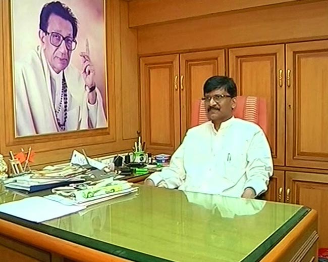 देखें कौन-कौन पहुंचा बाल ठाकरे से मिलने | तस्वीरों में ठाकरे