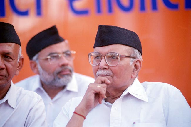 नरेंद्र मोदी का 'शून्‍य' से 'शिखर' तक का सफर...