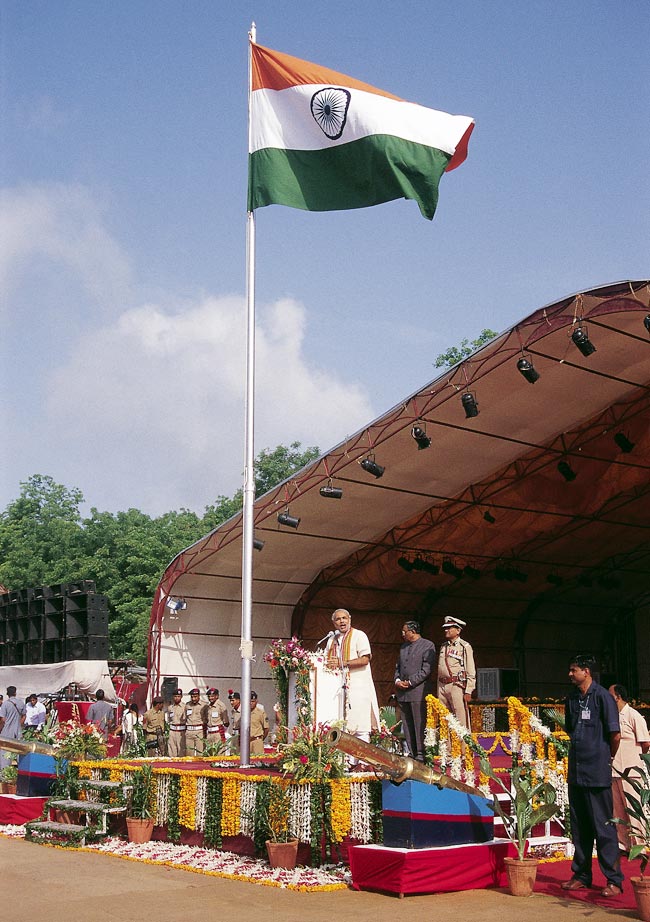 नरेंद्र मोदी का 'शून्‍य' से 'शिखर' तक का सफर...