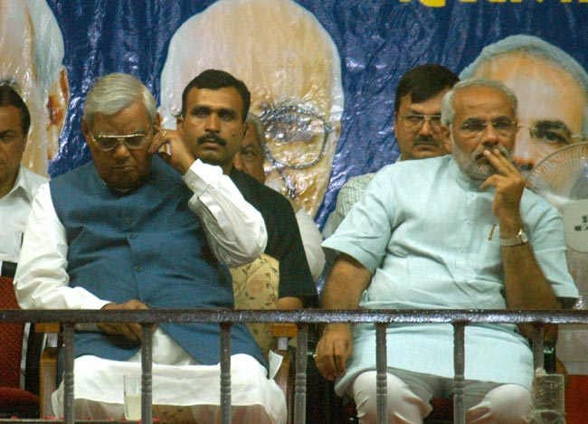 नरेंद्र मोदी का 'शून्‍य' से 'शिखर' तक का सफर...