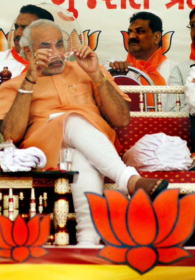 नरेंद्र मोदी का 'शून्‍य' से 'शिखर' तक का सफर...