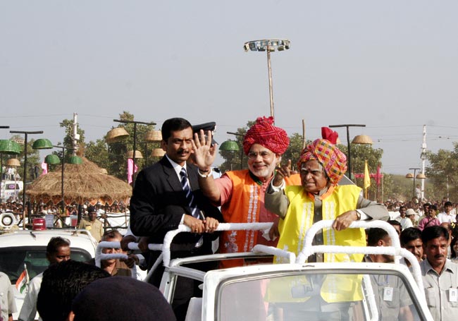 नरेंद्र मोदी का 'शून्‍य' से 'शिखर' तक का सफर...