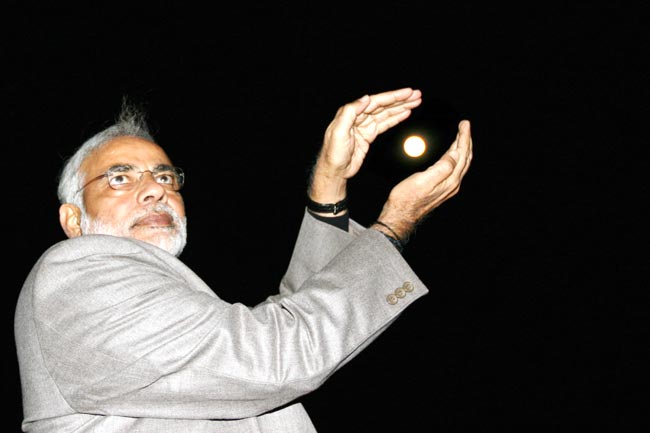 नरेंद्र मोदी का 'शून्‍य' से 'शिखर' तक का सफर...