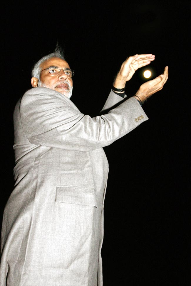 नरेंद्र मोदी का 'शून्‍य' से 'शिखर' तक का सफर...