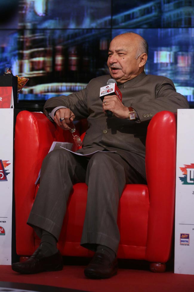 आतंकी सीक्रेट रख सकते हैं तो सरकार क्‍यों नहीं: शिंदे