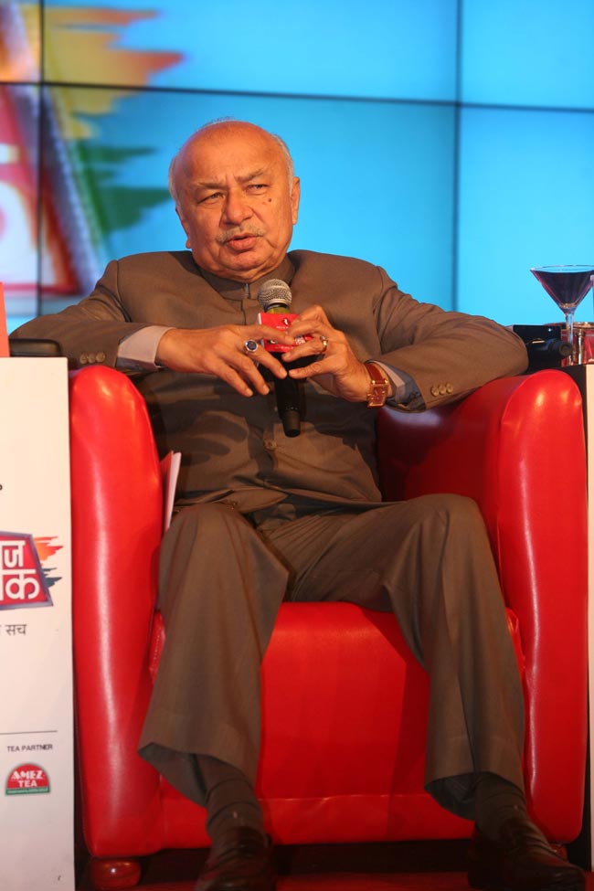 आजतक एजेंडा 2012: तस्वीरों में देखें कैसा रहा दूसरा दिन...