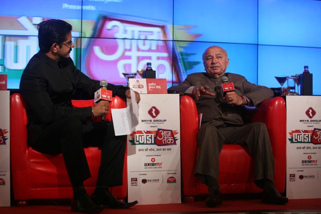 आतंकी सीक्रेट रख सकते हैं तो सरकार क्‍यों नहीं: शिंदे