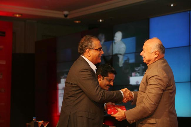 आतंकी सीक्रेट रख सकते हैं तो सरकार क्‍यों नहीं: शिंदे