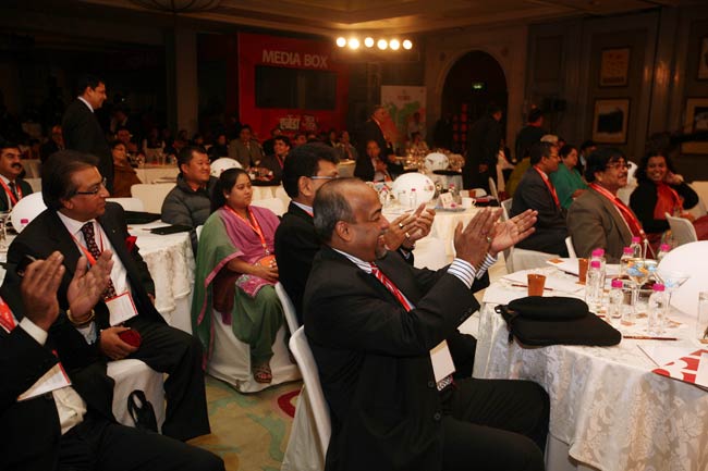 एजेंडा आजतक में राजू श्रीवास्‍तव की कॉमेडी का तड़का