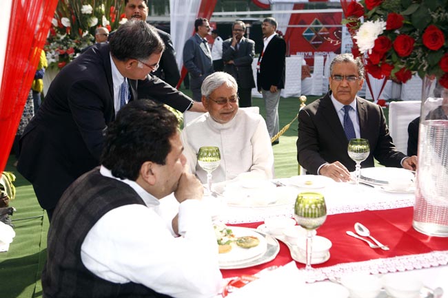 एजेंडा आजतक: लंच पर बैठे दिग्गिज